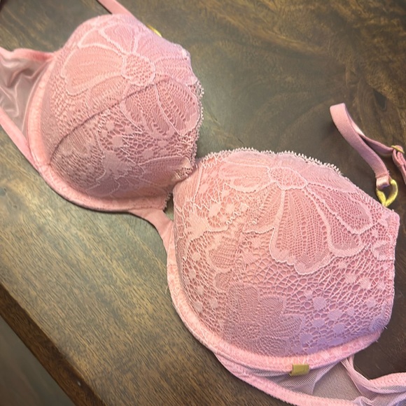 Victoria’s Secret bra size 32D use good condition - Picture 1 of 5